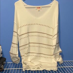 Mazik Cream and Tan V-Neck Sweater